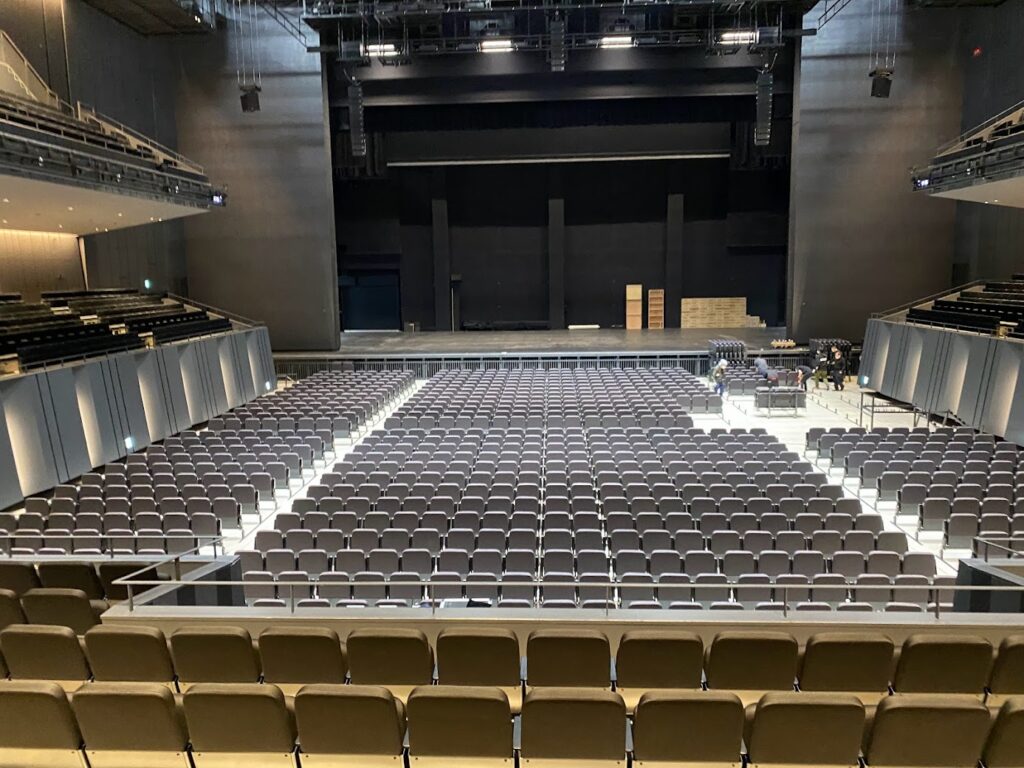 立川ステージガーデン一階席全景の写真